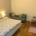 לינה וארוחת בוקר Aurelia 3*